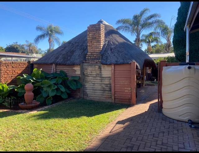 4 BEDROOM HOUSE FOR SALE IN THE ORCHARDS